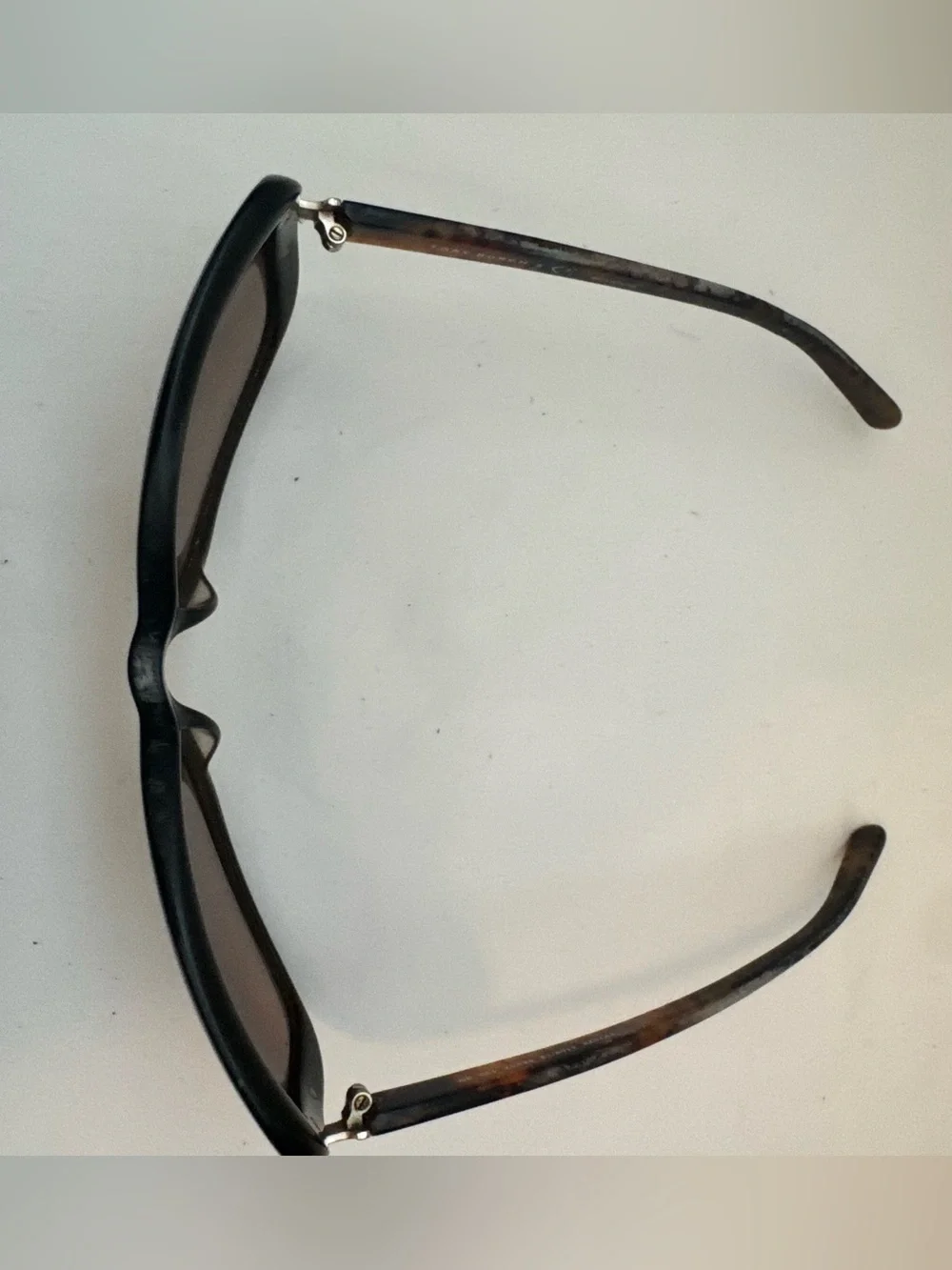 Tory Burch Black Frame Brown Gradient Lens Sunglasses with Orange Case
